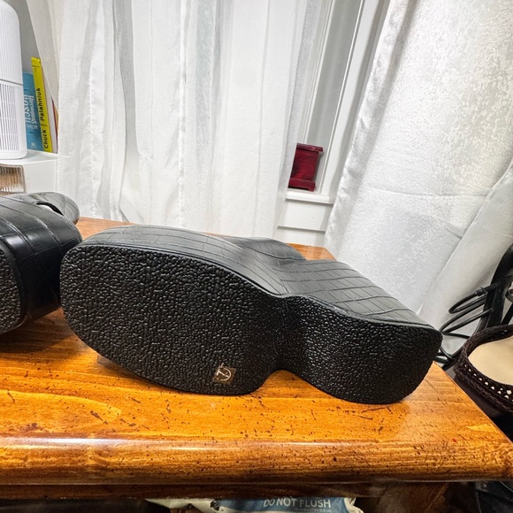 Black Platform Slide Sandals - Picture 6 of 7